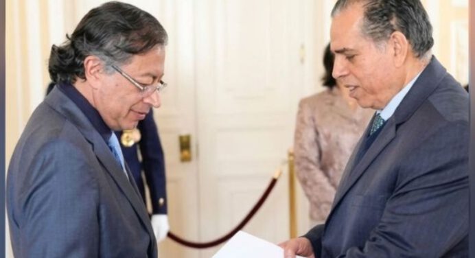 Embajador Maniglia presenta cartas credenciales a Gustavo Petro