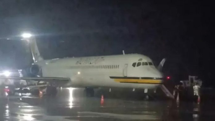 Rayo impacto aeropuerto Arturo Michelena de Valencia 20260726 114321 0000 696x392 1