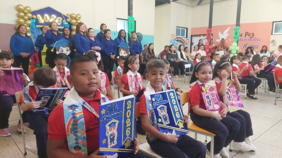 Inician actos de prosecución de educación inicial y primaria en Cedeño 2 acto2