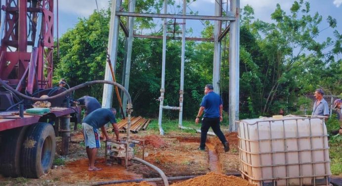 Perforan pozo de agua para favorecer a 840 familias de El Furrial