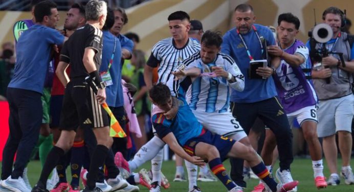 FIFA investigará a Argentina tras incidentes frente a España