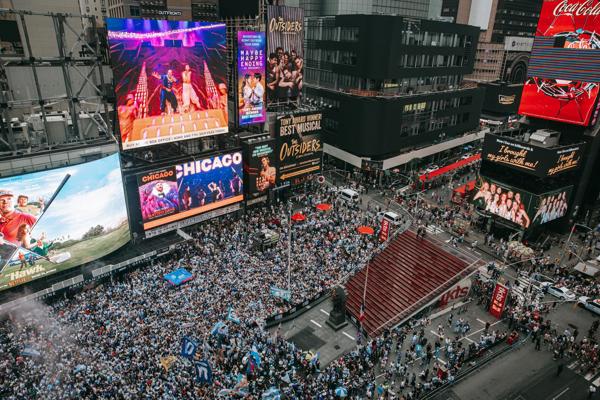 Argentinos invaden Times Square y sueñan con la cuarta copa 2 argentina1 2