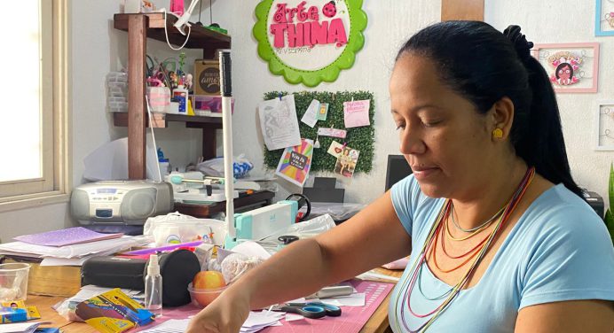 Artethina crea libros de dibujo para niños afectados tras terremotos