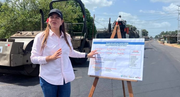Inician plan de asfaltado y bacheo en la Avenida principal de La Cruz