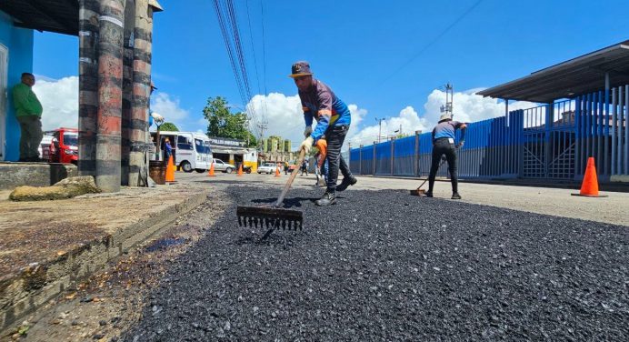 Colocan 180 toneladas de asfalto en la avenida Universidad de Maturín