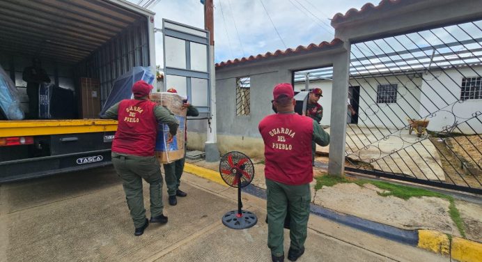 Alcaldía de Maturín entregó enseres a familias afectadas del estado La Guaira