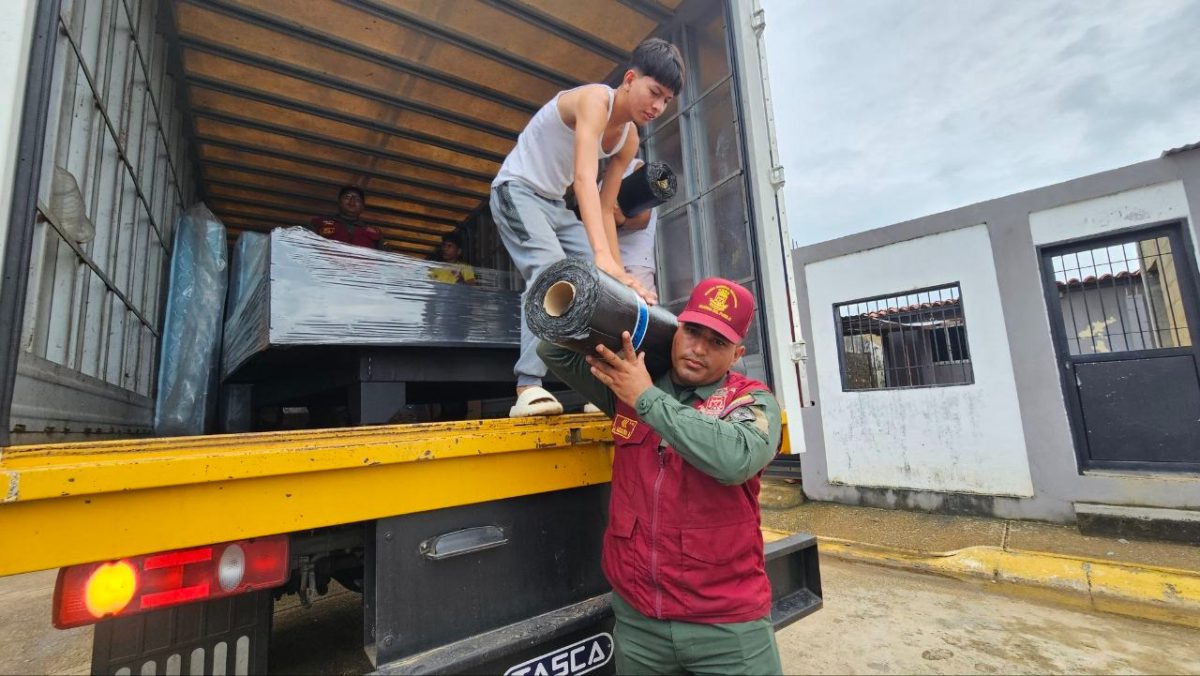Alcaldía de Maturín entregó enseres a familias afectadas del estado La Guaira 5 ayuda4 1