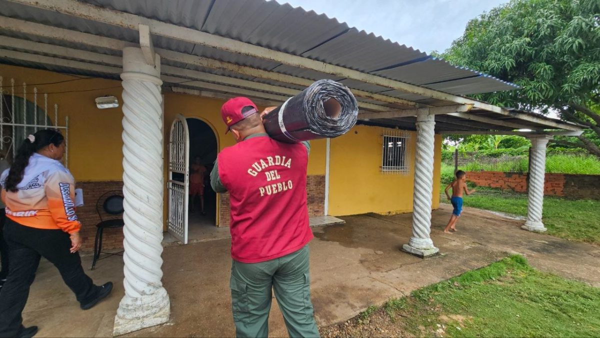 Alcaldía de Maturín entregó enseres a familias afectadas del estado La Guaira 4 ayuda5 1