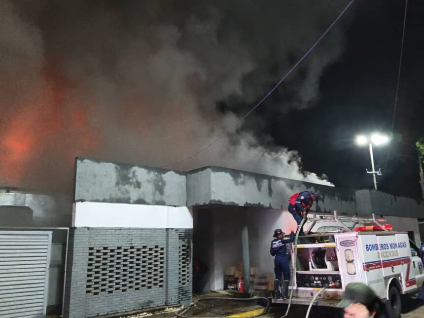 Incendio en el área de farmacia de clínica de Pdvsa Maturín dejó pérdidas materiales 1 bomberos
