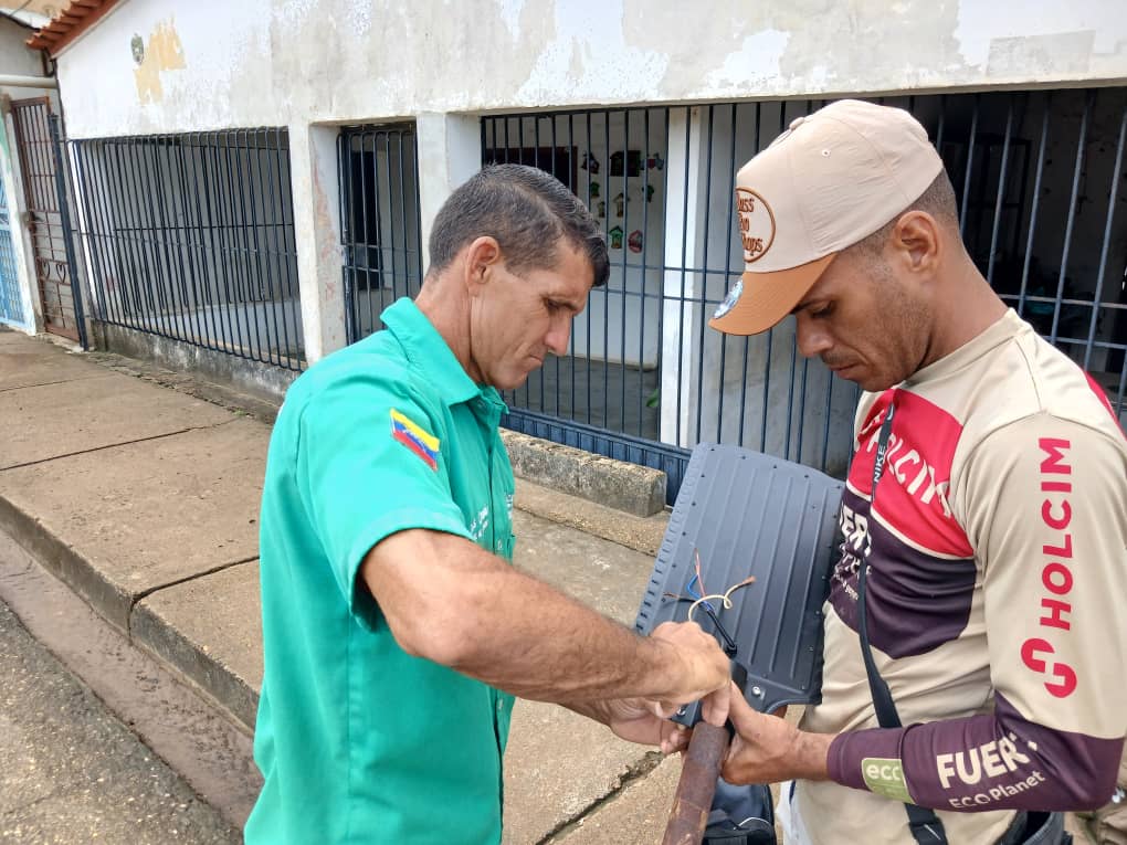 Más de 50 luminarias fueron instaladas en diferentes sectores de Caicara 2 caicara2