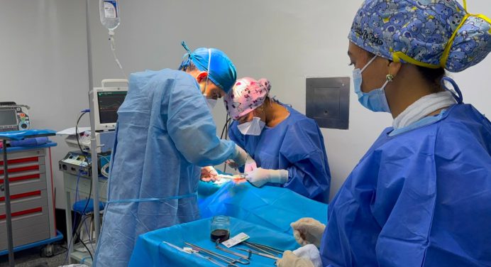 ‎Realizan jornada de cirugía de hernias en el hospital Simón Bolívar de La Cruz‎