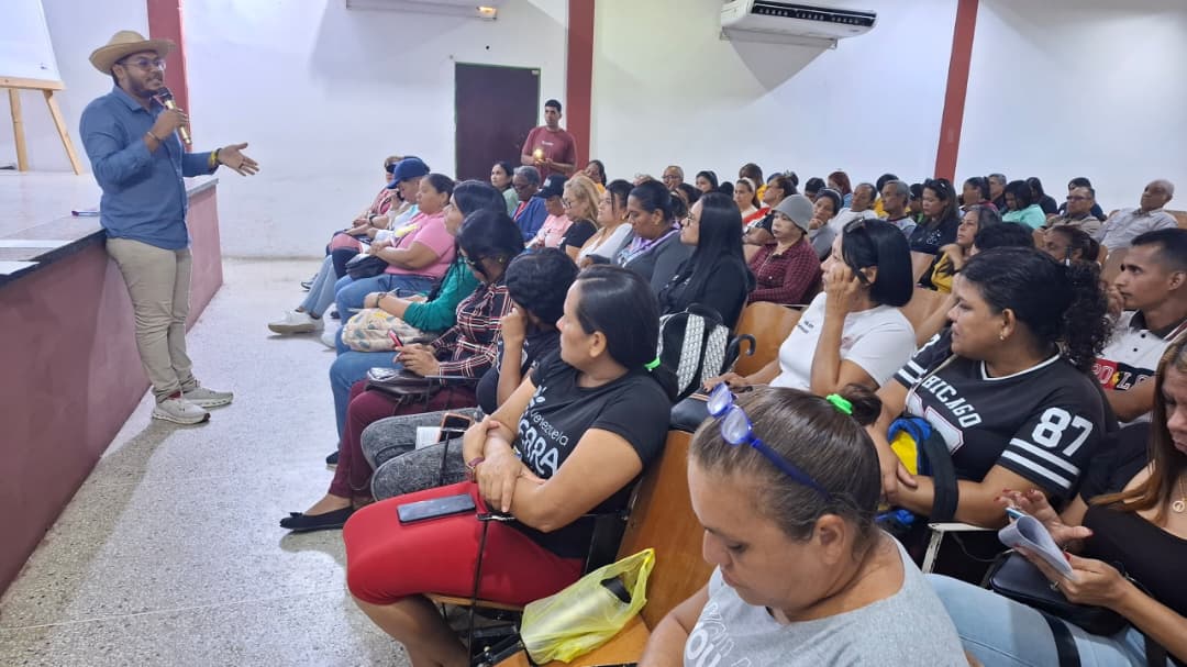 Realizan en Temblador jornada de formación sobre normas constitutivas de las comunas 2 comuna2 1