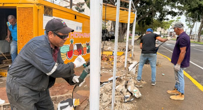 Continúan retirando estructuras no permisadas en la Avenida Libertador