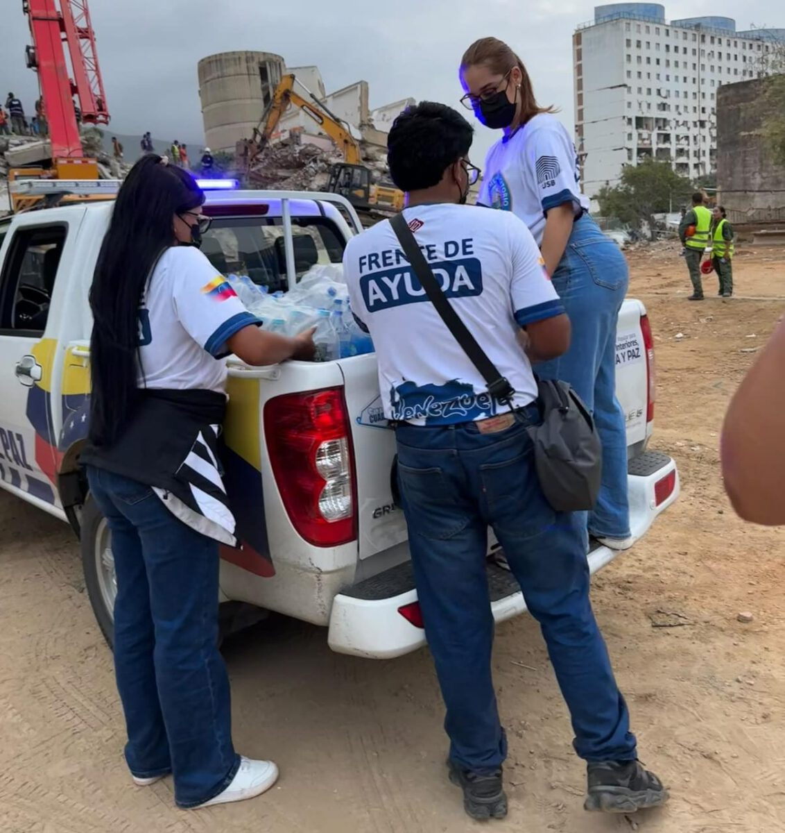 Juventud Solidaria de Monagas brinda apoyo directo a los afectados de La Guaira 2 jovenes2