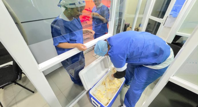 Maturinesa dona más de 30 litros de leche materna para bebés huérfanos del centro del país