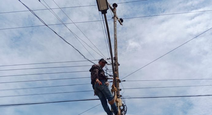 Vecinos de Morón iluminan calles con proyecto aprobado en consulta popular