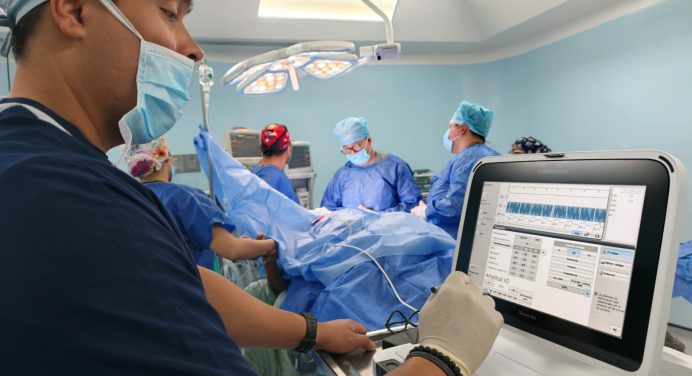 Implantan 7 marcapasos en quirófano del hospital Núñez Tovar