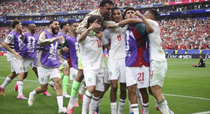 Marruecos abrió los octavos de final y eliminó 3-0 a la anfitriona Canadá