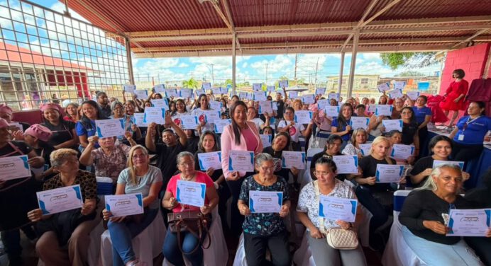 Instituto Estadal de la Mujer entrega 412 certificados en más de 48 áreas productivas