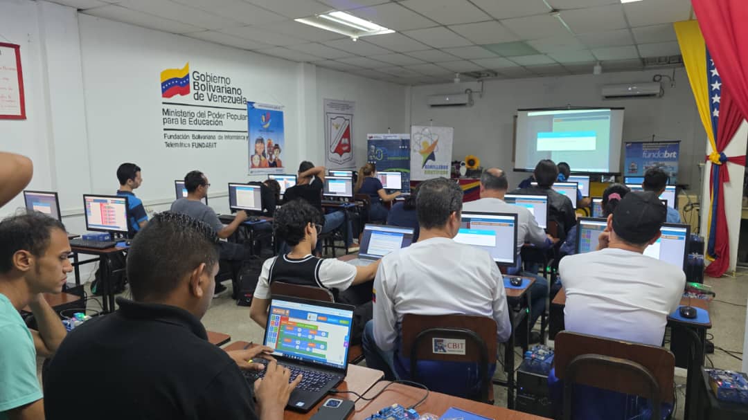 Capacitan en robótica e innovación a trabajadores de entes públicos en Monagas 3 robotica3