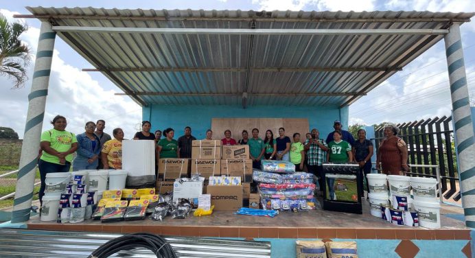 Comuna indígena “Santa Bárbara” entrega insumos y materiales en escuelas de Morón