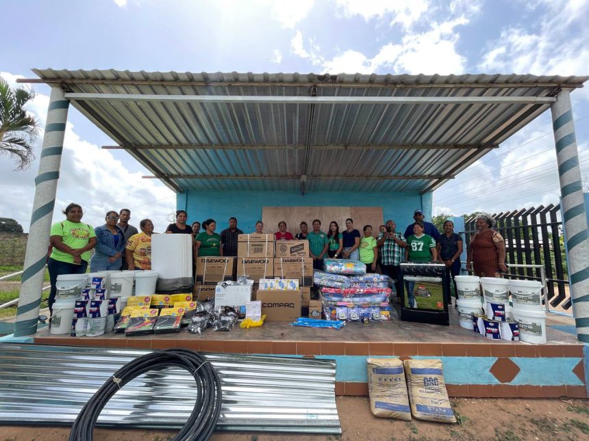 Comuna indígena “Santa Bárbara” entrega insumos y materiales en escuelas de Morón 1 Santa Bárbara