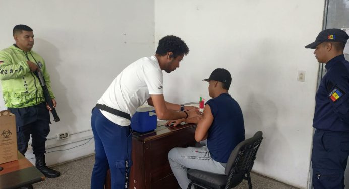 Realizan jornada de vacunación en Polimaturín
