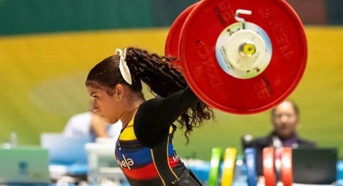 Valeria Osorio conquista dos medallas de bronce en el Mundial Juvenil de Pesas