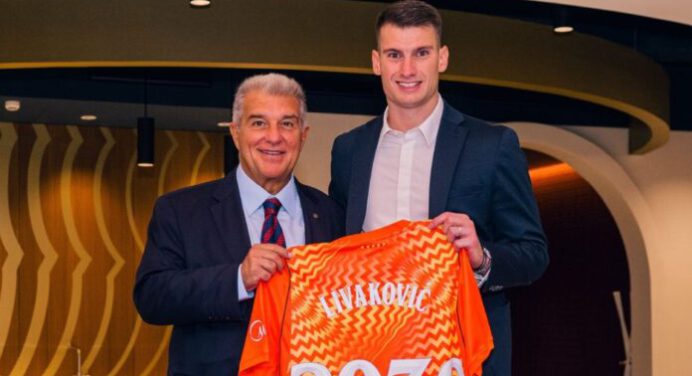 Barcelona hizo oficial el fichaje del portero Livakovic