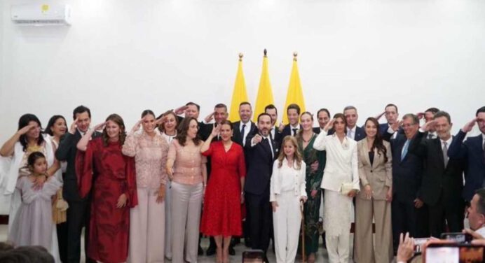 Nuevo gabinete ministerial colombiano esta compuesto por 9 hombres y 9 mujeres
