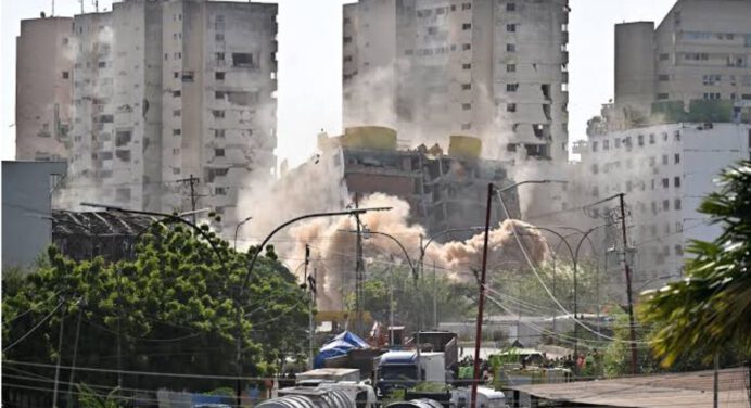 Cámara de la construcción apoya demolición de 30 edificios en La Guaira tras terremotos