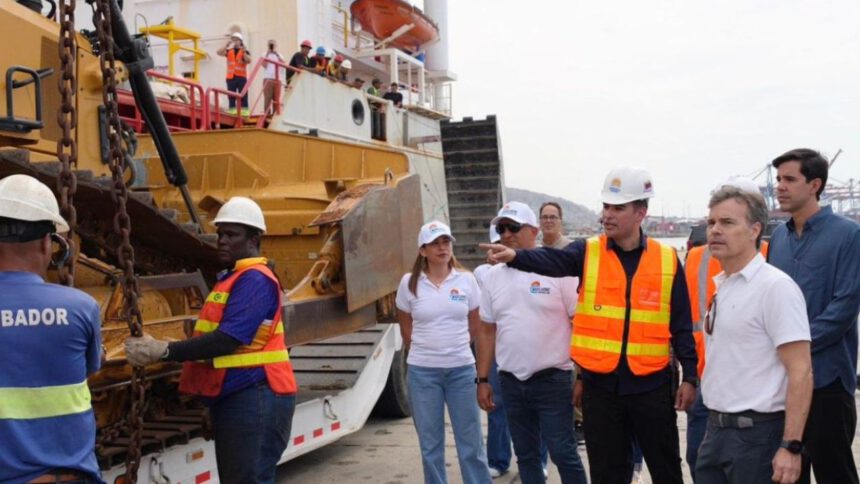EEUU entregó maquinaria pesada a Venezuela para remover escombros en La Guaira 1 La Guaira