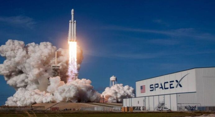 Cohete Falcon 9 de impactará de forma controlada la Luna este 5-agosto