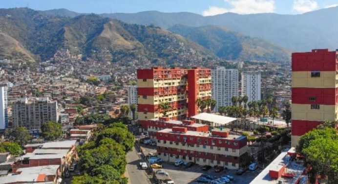 Plan Venezuela Renace entregó 100 apartamentos rehabilitados en el 23 de Enero