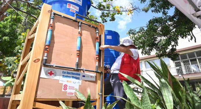 Dos puntos de potabilización de 24 horas son habilitados por la Cruz Roja venezolana