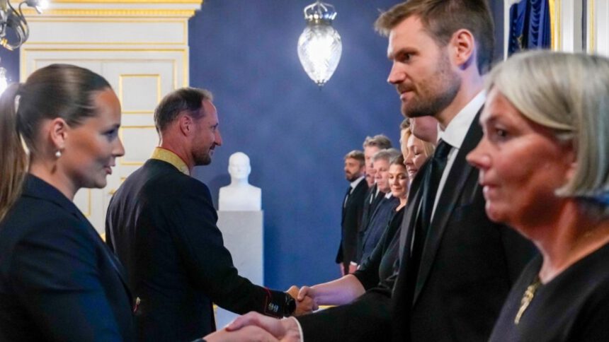 Rey Haakon y princesa heredera Ingrid Alexandra celebran audiencias de condolencia 1 Haakon