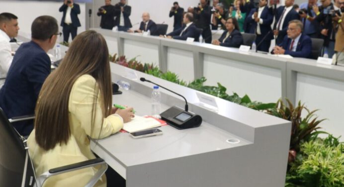 Diálogo entre gobierno y oposición se declaró en sesión permanente hasta el #12Ago