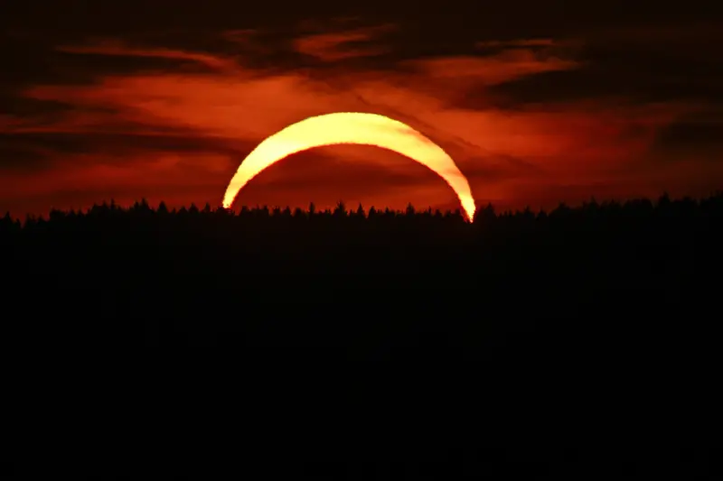¡Así se vivió el eclipse solar total de este 12 de agosto de 2026 en el mundo! 6 Polonia