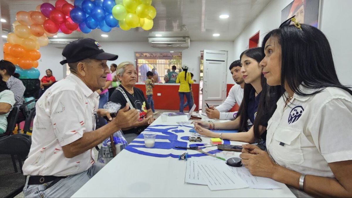 Adultos mayores de Maturín recibieron asistencia social en el Psuv 2 abuelo2