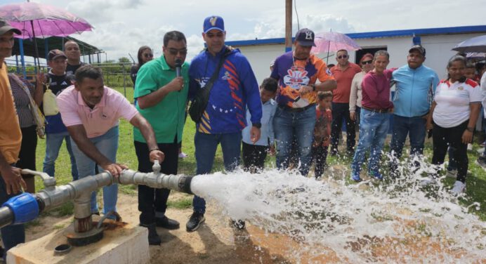 Alcalde Carlos Requena reactiva pozo de agua en la parroquia Las Alhuacas