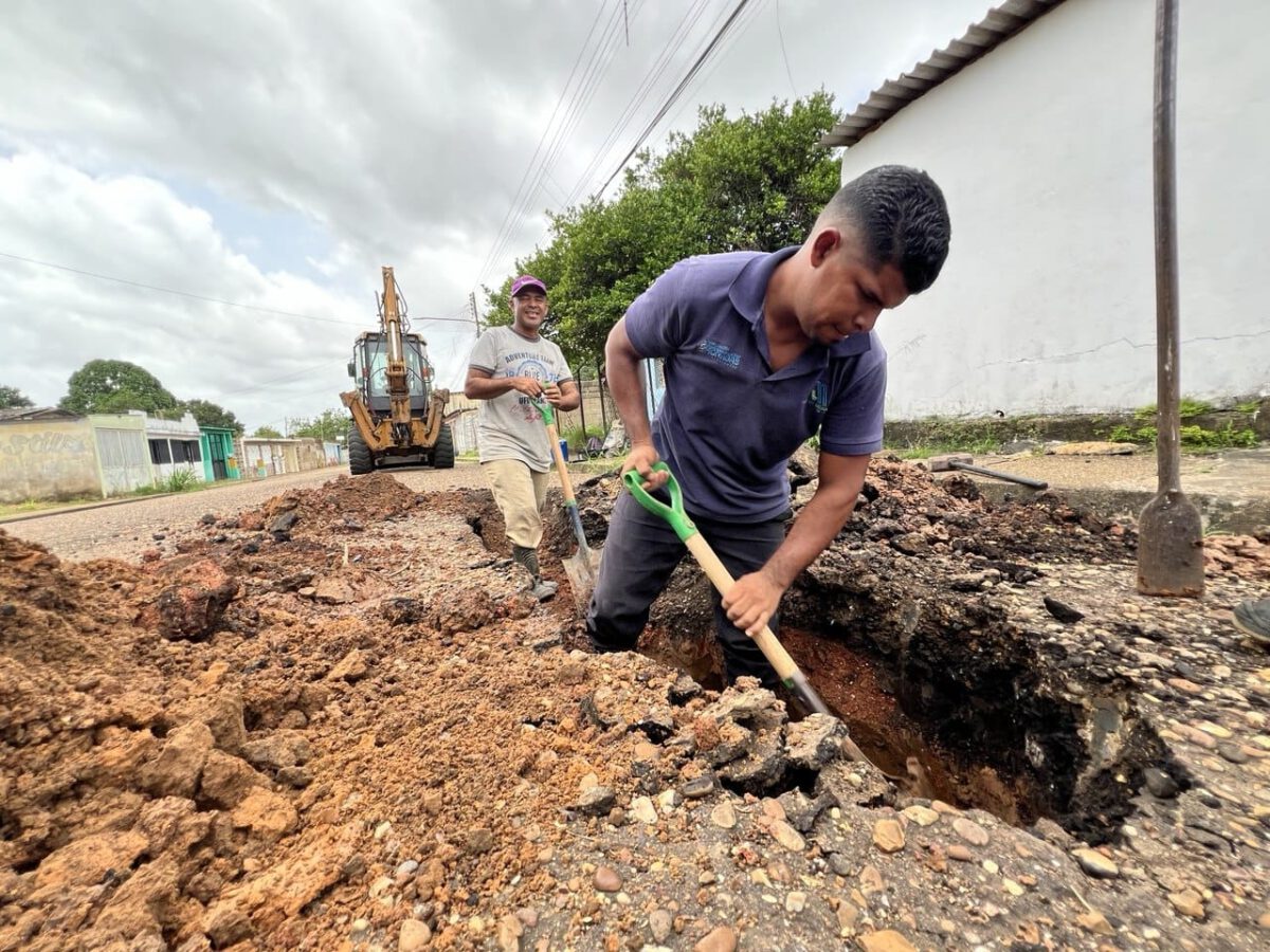 MinAguas repara avería en la calle El Calvario de La Cruz 3 agua3 3