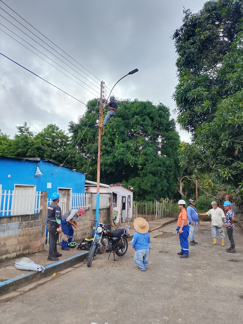 Avanza plan de mejoras en sistema de alumbrado público en Santa Bárbara 1 alumbrado