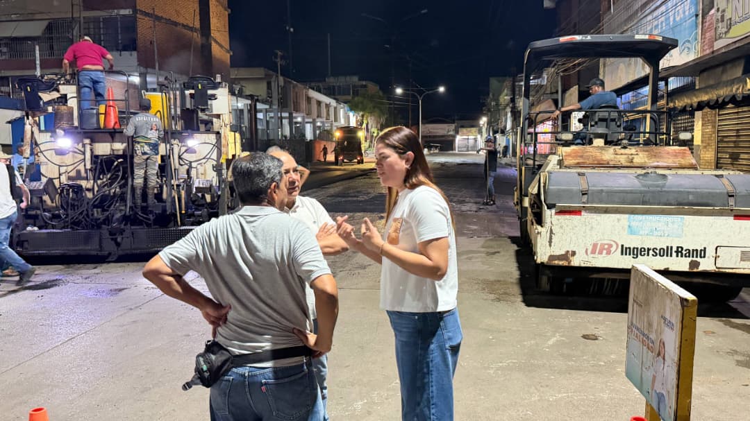 Alcaldesa supervisó el Plan de asfaltado en el Mercado Viejo 2 asfaltado2