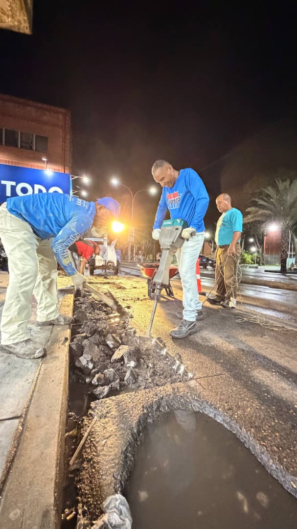 Aplican más de 100 toneladas de asfalto en la Avenida Bolívar de Maturín 2 asfalto1 1