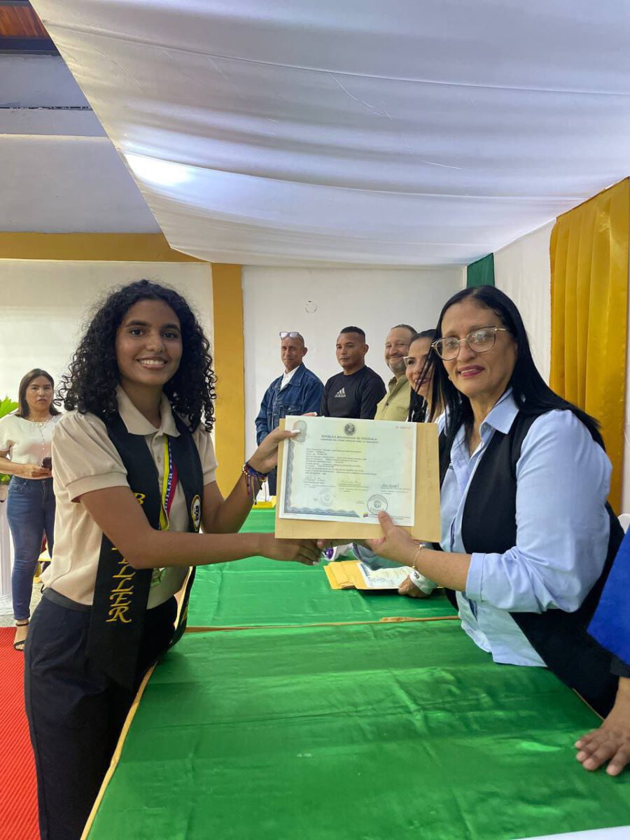 Liceo Benjamín Briceño Marten graduó 100 nuevos bachilleres en Santa Bárbara 4 bachiller5