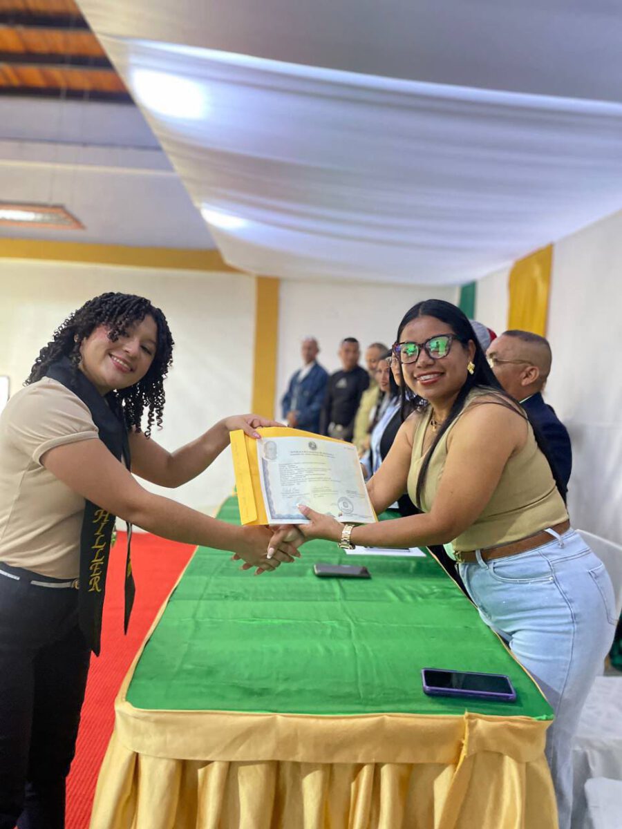 Liceo Benjamín Briceño Marten graduó 100 nuevos bachilleres en Santa Bárbara 5 bachiller6
