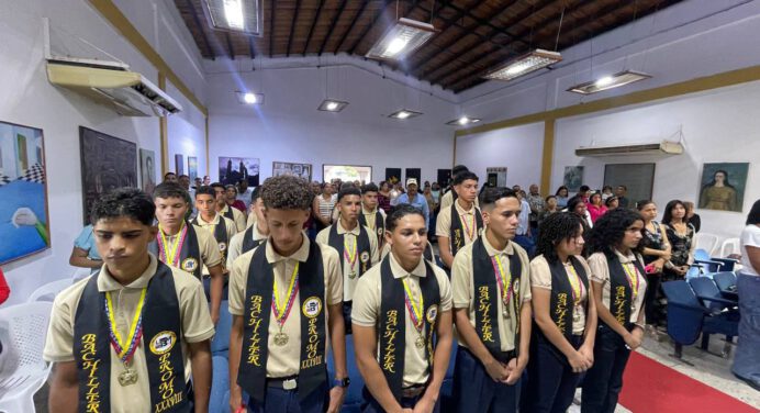 Liceo Benjamín Briceño Marten graduó 100 nuevos bachilleres en Santa Bárbara