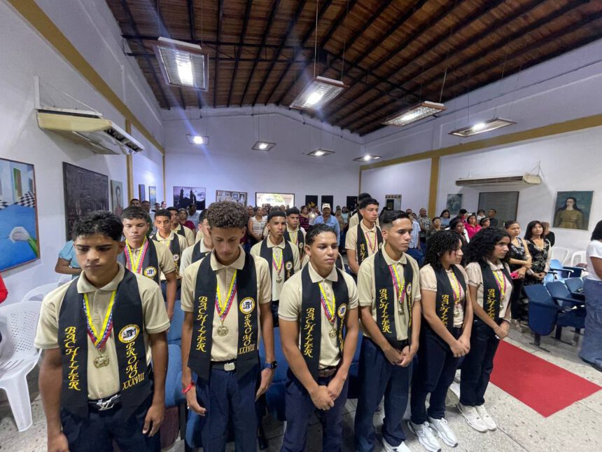 Liceo Benjamín Briceño Marten graduó 100 nuevos bachilleres en Santa Bárbara 1 bachilleres