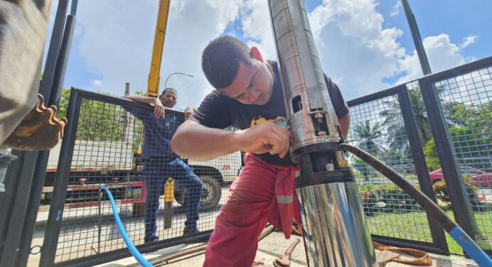 Sustituyen bomba de agua del parque La Guaricha