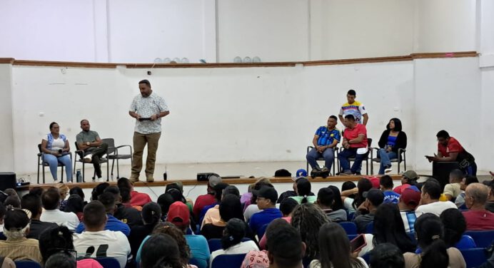 En Cedeño realizan conversatorio sobre guerra cognitiva